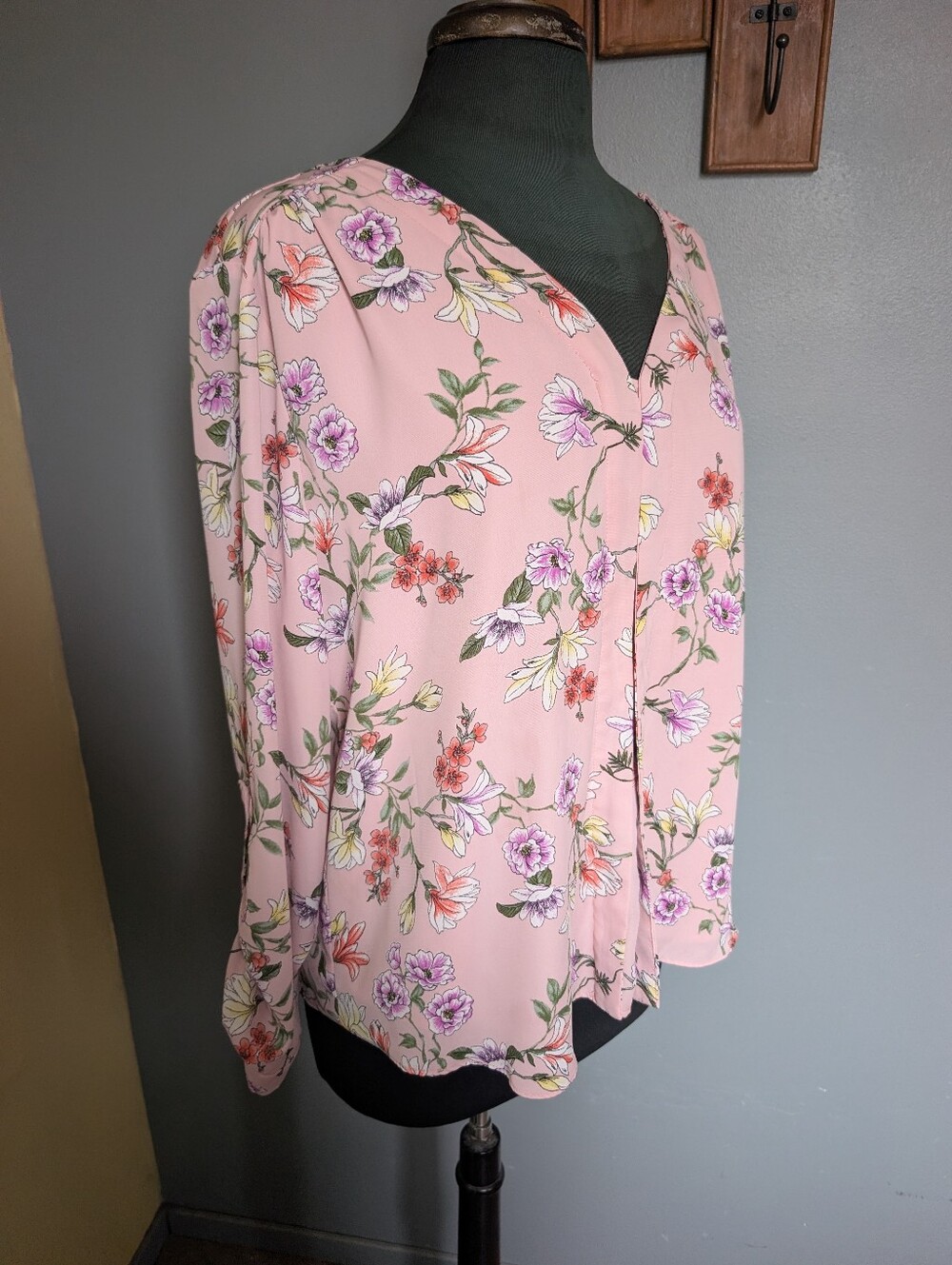 41 Hawthorne Floral Pink V-Neck Women's Blouse